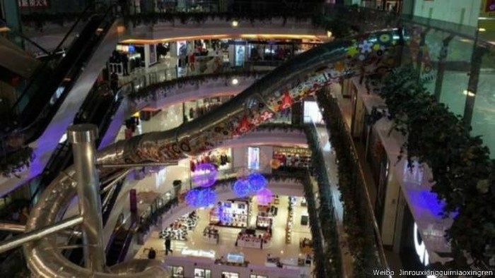 Perosotan Raksasa di China Picu Ketakutan dan Kecaman