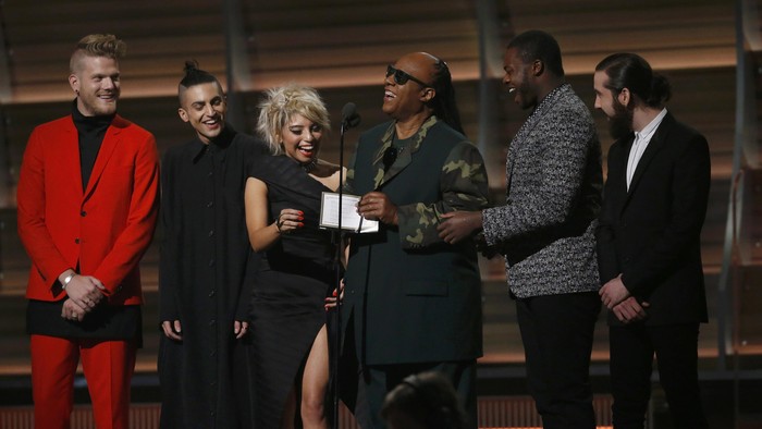 Penampilan Pentatonix dan Stevie Wonder Bagi Maurice White Earth, Wind & Fire