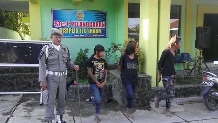 Anak Jalanan Mengaku Suami Istri Tertidur di Kantor KLH Diamankan Satpol PP