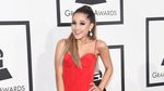 Ooh La La... Ariana Grande Merah Menyala di Grammy 2016