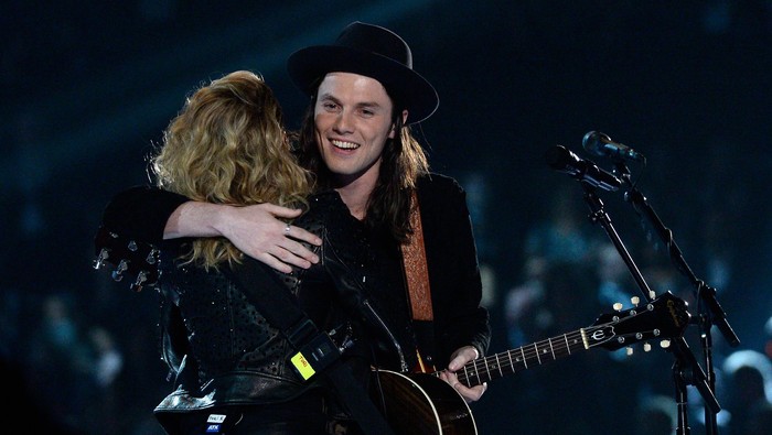 Duet Syahdu Tori Kelly dan James Bay di Panggung Grammy Awards 2016