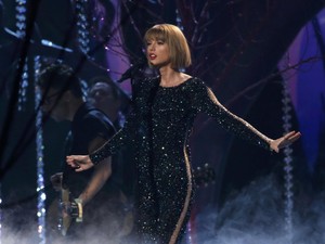 Tragedi Grammy Awards, Kematian Whitney Houston hingga Tangisan Taylor Swift