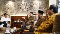 Pertemuan yang digelar di ruang pimpinan DPD ini membahas mengenai keberadaan DPD RI dan aktual terkini.