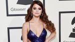 Dazzling... Selena Gomez Tak Kalah Seksi dari Taylor Swift
