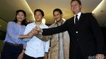 Pebalap Rio Haryanto Bertemu Sandiaga Uno