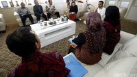 Menteri Pemuda dan Olahraga (Menpora), Imam Nahrawi menerima sejumlah Duta Besar Luar Biasa dan Berkuasa Penuh (LBBP) Indonesia yang akan bertugas di luar negeri, Selasa (16/2/2016), di Gedung Kemenpora, Jakarta.