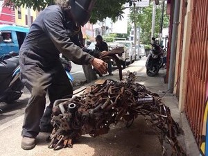 Ono Man of Steel Berbagi Cerita Membuat Patung Besi dari Barang Rongsokan