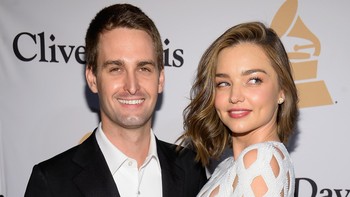 Evan Spiegel, CEO dan pendiri layanan messaging Snapchat, menjatuhkan hatinya pada supermodel asal Australia Miranda Kerr, yang terkenal setelah menjadi bintang Victoria Secret. Foto: Kevork Djansezian
