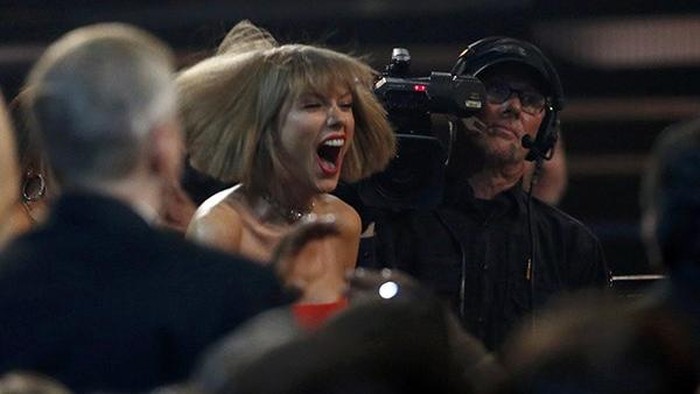 Waaa..Taylor Swift Sumringah Ed Sheeran Menang Song Of The Year