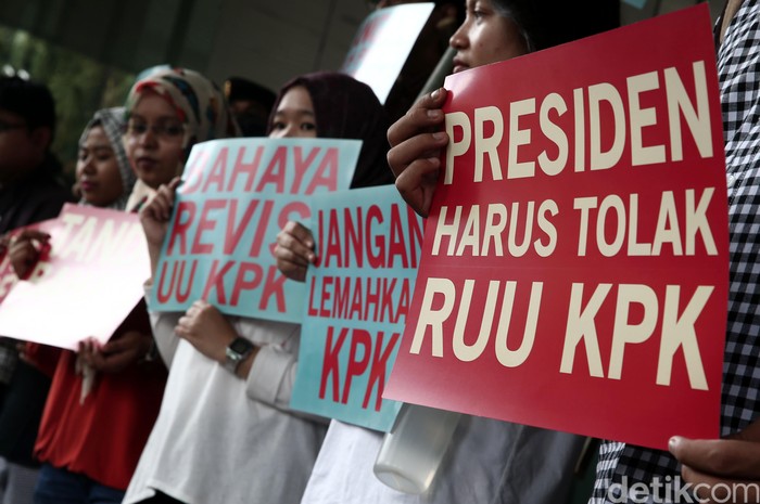 DPR Ingin KPK Bisa Hentikan Kasus