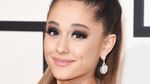 Ooh La La... Ariana Grande Merah Menyala di Grammy 2016