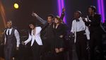 Aksi Memukau John Legend Cs di Grammy 2016
