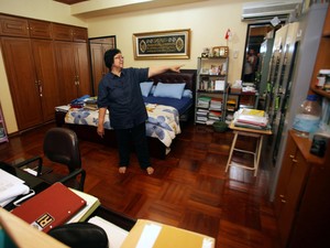 Menengok Kamar Tidur Menteri Siti yang Banyak Berserakan Dokumen Kerja