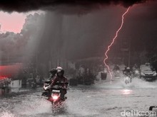 Banjir Jakarta Meluas, 10 RT dan 23 Ruas Jalan Terendam