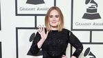 Adele Menawan Bergaun Hitam di Grammy Awards 2016