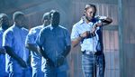 Kendrick Lamar Bakar Panggung Grammy 2016