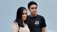 Ayudia dan suaminya, Ditto saat ditemui di kawasan Tendean, Jakarta Selatan, Selasa (16/2/2016). Pool/Ismail/detikFoto.