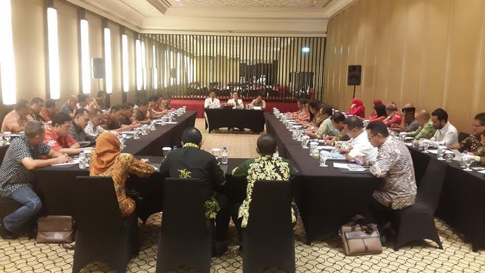 Tak Langsung Pulang Kampung, Bupati Anas Langsung Pimpin Rapat Perdana
