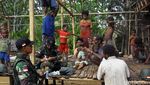 Prajurit TNI Patroli di Pebatasana RI-Papua Nugini