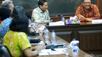 Kadin Indonesia minta Kementerian Koperasi & UKM harus membuat kalangan usaha mikro, kecil dan menengah (UMKM) paham terhadap digital economic alias melek teknologi.