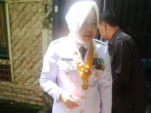 Kesederhanaan Risma Jelang Pelantikan Periode Kedua Pimpin Surabaya