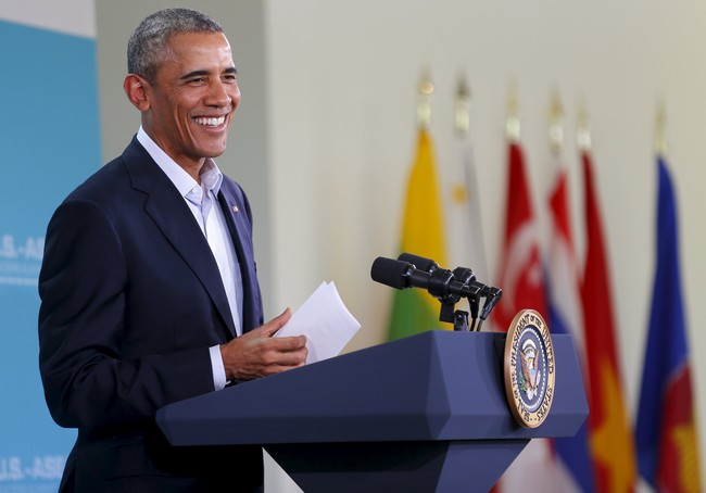 Barack ObamaSeorang presiden pun pernah mengawali karier di restoran cepat saji, tepatnya di gerai Baskin-Robbins. Itu tidak glamour tapi itu mengajarku beberapa pelajaran hidup. Tanggung jawab. Kerja Keras. Menyeimbangkan pekerjaan dengan teman-teman, keluarga, dan sekolah, tuturnya. Foto: REUTERS/Mike Blake