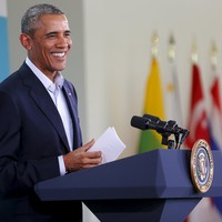 Barack ObamaSeorang presiden pun pernah mengawali karier di restoran cepat saji, tepatnya di gerai Baskin-Robbins. Itu tidak glamour tapi itu mengajarku beberapa pelajaran hidup. Tanggung jawab. Kerja Keras. Menyeimbangkan pekerjaan dengan teman-teman, keluarga, dan sekolah, tuturnya. Foto: REUTERS/Mike Blake