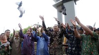 Peresmian ditandai dengan pelepasa burung merpati. Pool/FPD.
