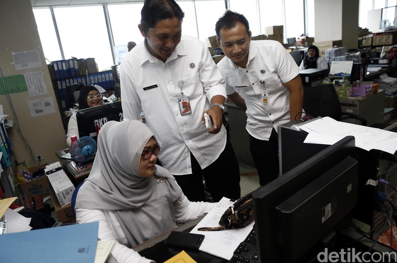 Pemprov DKI Klaim Lebih Dulu Bolehkan PNS Pria Cuti Sebulan Pemprov DKI Klaim Lebih Dulu Bolehkan PNS Pria Cuti Sebulan