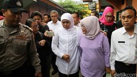 Mensos Khofifah Indar Parawansa datang ke Kalijodo untuk menawari pekerja seks komersial (PSK) aih profesi dengan 2 opsi.