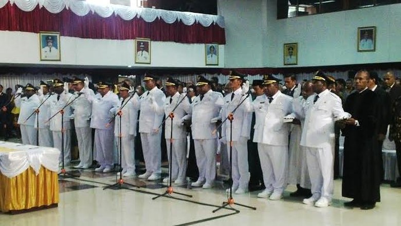 6 Bupati Dilantik Gubernur Papua Hari ini 6 Bupati Dilantik Gubernur Papua Hari ini