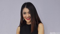 Saat Valentine kemarin, ia pun mendapatkan cokelat dan boneka dari pria tersebut. Pool/Ismail/detikFoto.