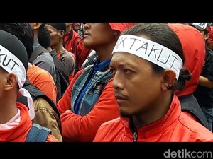 Puluhan Buruh Demo di Polda Metro, Minta 2 Pengacara LBH Dibebaskan