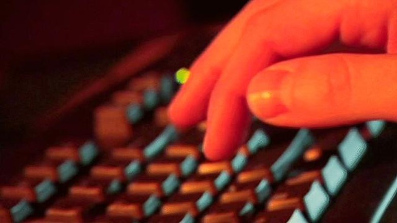 Chat Porno ke Siswi, Guru Bahasa Inggris di Jakut Ditangkap Chat Porno ke Siswi, Guru Bahasa Inggris di Jakut Ditangkap