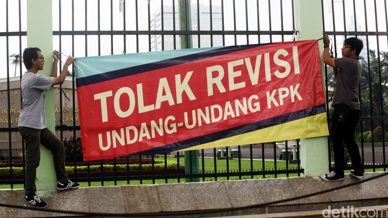 Revisi Undang-Undang KPK untuk Siapa? Revisi Undang-Undang KPK untuk Siapa?