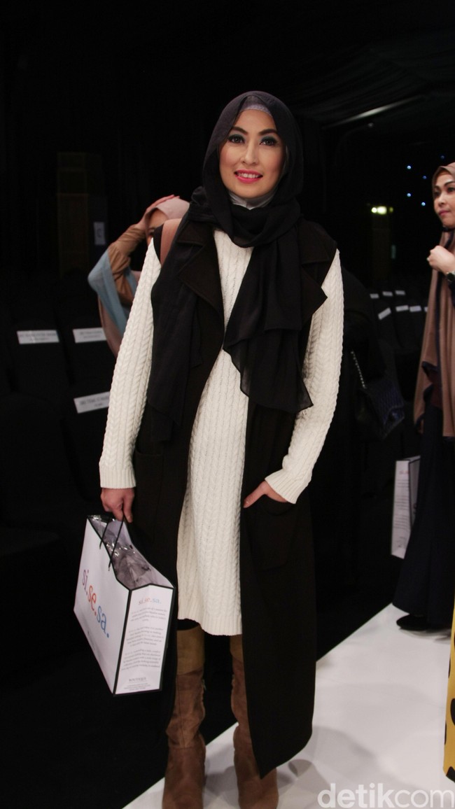 Annisa Trihapsari SiSeSa Syari for Urban at Dharmawangsa hotel. Jakarta. [Foto: Mohammad Abduh/Wolipop]