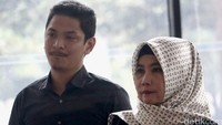 Mohamad Hilmi (kiri) dan Widia Kandi Susanti (kanan) memenuhi panggilan KPK, Rabu (17/2/2016).