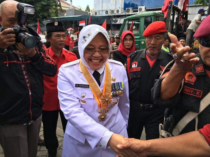 Risma Sangat Diperhitungkan Jadi Lawan Ahok, Tapi Warga Surabaya Tak Rela
