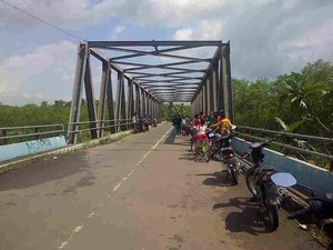 Terhimpit Ekonomi, Seorang Pria Terjun dari Jembatan
