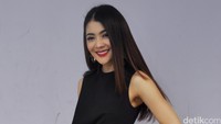 Namun, belum resmi pacaran, IDP mengaku masih tahap pendekatan dengan pria yang memiliki usia lebih tua dari dirinya itu. Pool/Ismail/detikFoto.