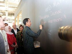 Mark Zuckerberg Ajak Jokowi Jelajahi Markas Facebook