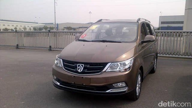 Wuling Baojun 730, pesaing Innova Foto: Arif Arianto Wuling Baojun 730, pesaing Innova Foto: Arif Arianto