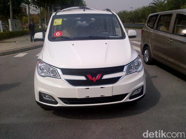 Wuling Baojun 730 dan S1 (Putih)