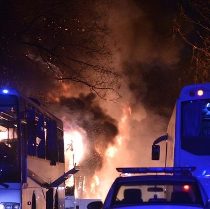 Ledakan Mengenai 3 Kendaraan Militer Turki Dekat Gedung Parlemen
