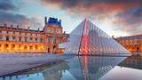 Cuma Pakai Bra di Museum Louvre, Influencer Diusir Polisi