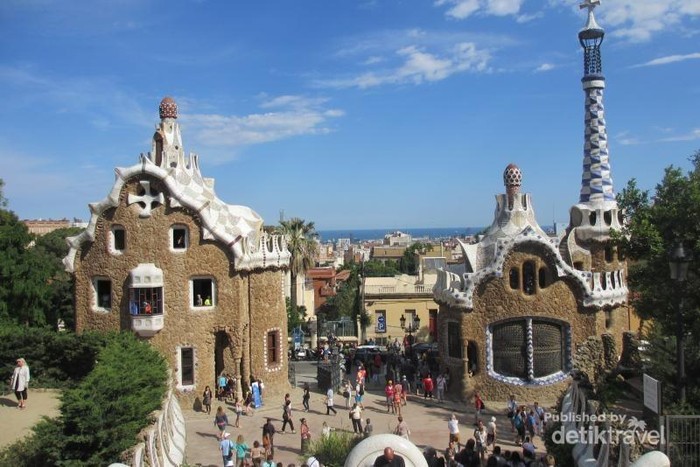 Parc Guell yang penuh gedung unik di Barcelona