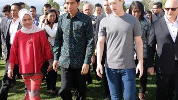 Pertemuan antara keduanya bukan kali ini saja terjadi. Pasalnya, Jokowi sebelumnya sempat bertemu dengan Zuckerberg tahun lalu saat ia berkunjung ke Indonesia. Presiden Jokowi waktu itu bahkan sempat mengajak suami dari Priscila Chan itu blusukan ke Pasar Tanah Abang.Foto: detikcom/Ikhwanul Khabibi