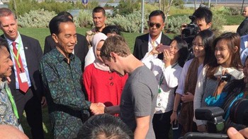 Tiba di markas Facebook, Jokowi langsung disambut hangat oleh Mark Zuckerberg, pendiri sekaligus CEO jejaring sosial yang memiliki lebih dari satu miliar pengguna di seluruh dunia. Foto: detikcom/Ikhwanul Khabibi