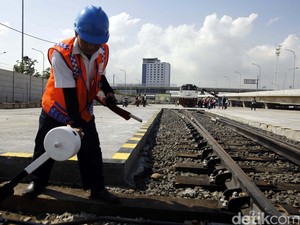 Jokowi Targetkan Bangun Rel 3.285 Km, Baru Tersambung 47 Km