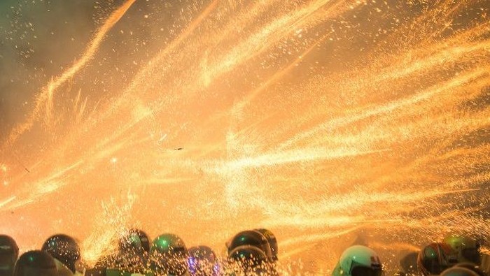 Mungkin Ini Pesta Kembang Api Paling Mengerikan di Dunia